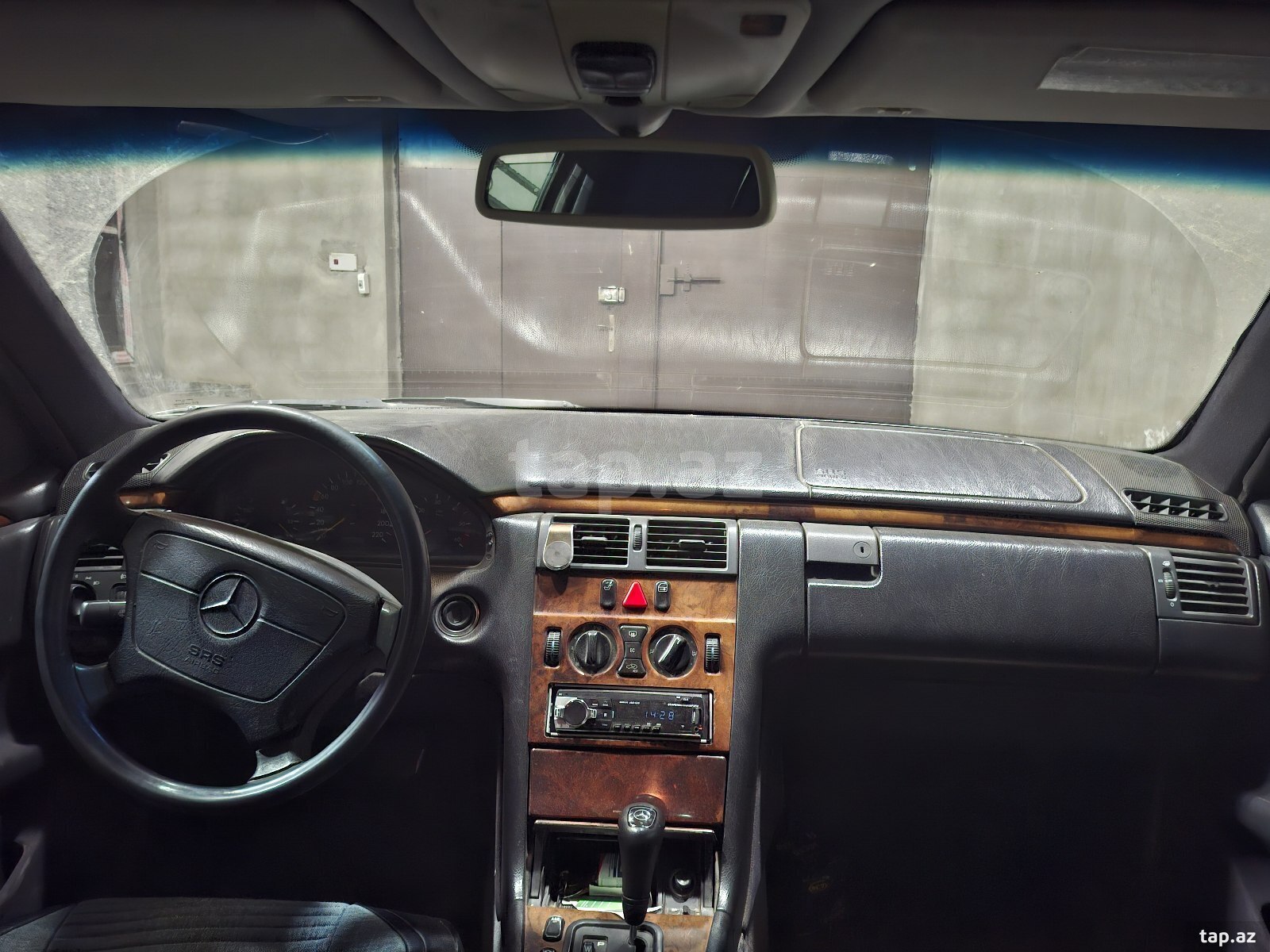 Mercedes E 220, 1998 il (5)
