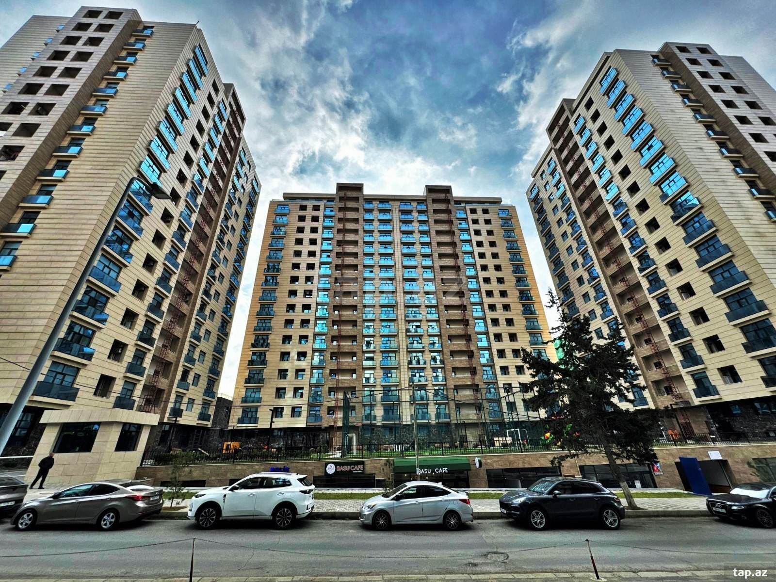 4-otaqlı yeni tikili, Azadlıq pr., 145 m²