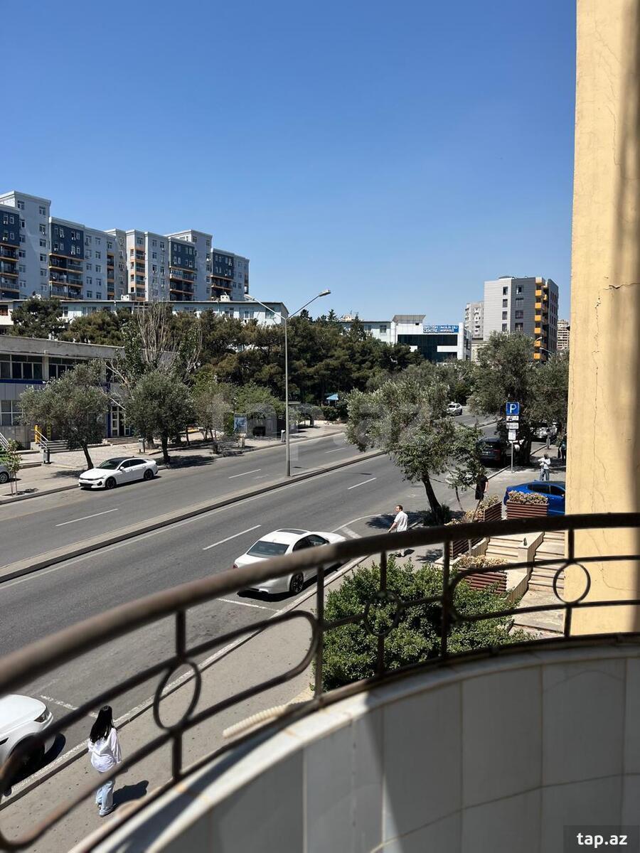 3-otaqlı yeni tikili, Asif Məhərəmov küç., 128 m²