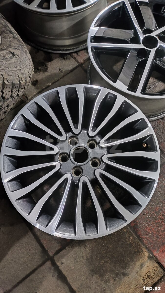 Ford Fusion diskləri R18