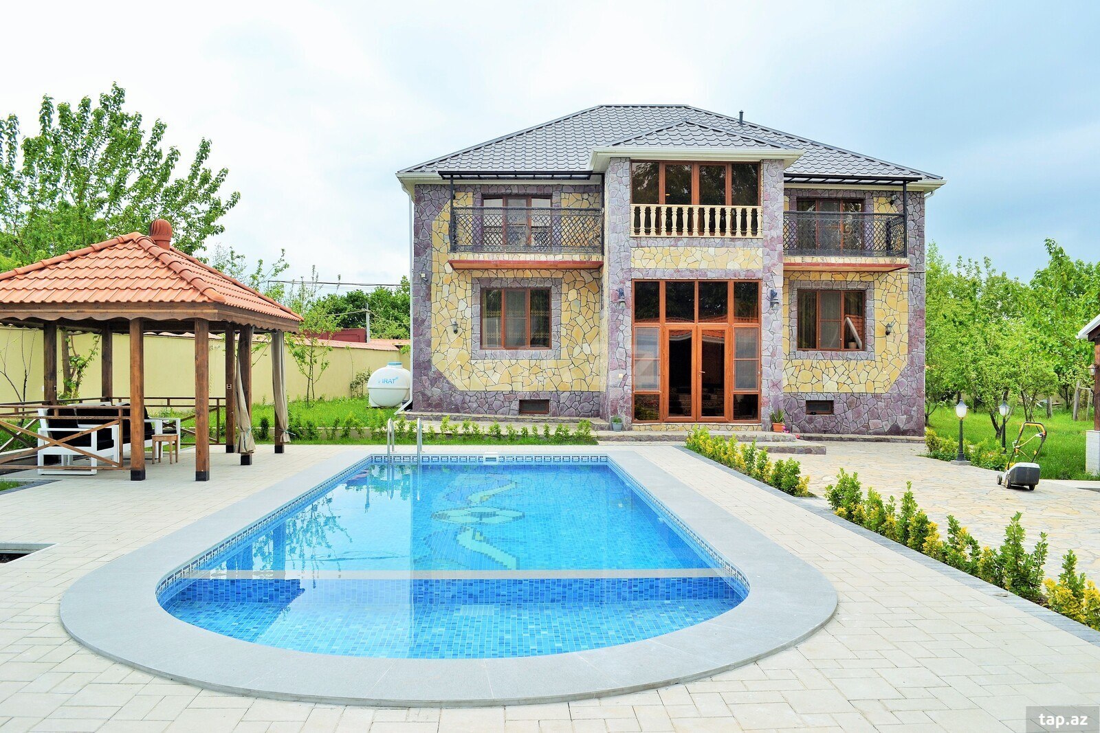 Villa kirayə verilir, Vəndam qəs.