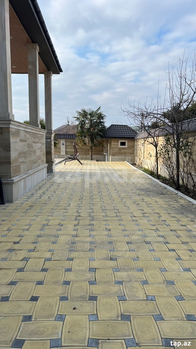 Villa, Qax r.