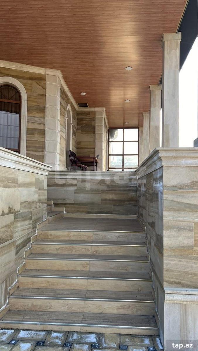 Villa, Qax r.