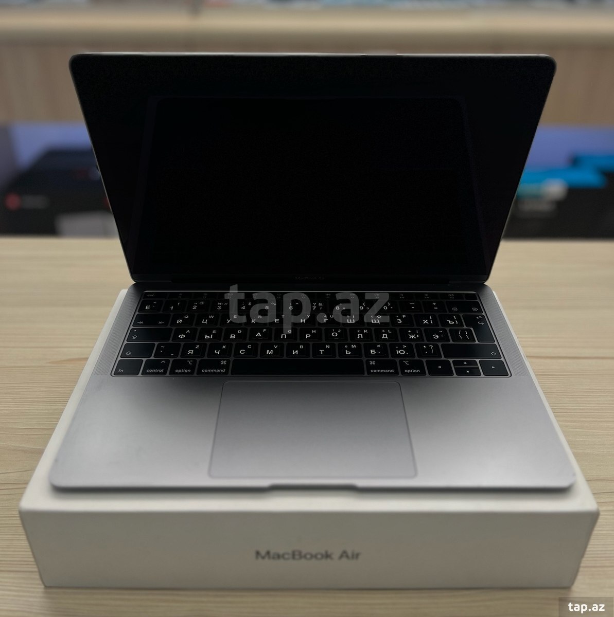 Apple MacBook Air 13-inch (2019)