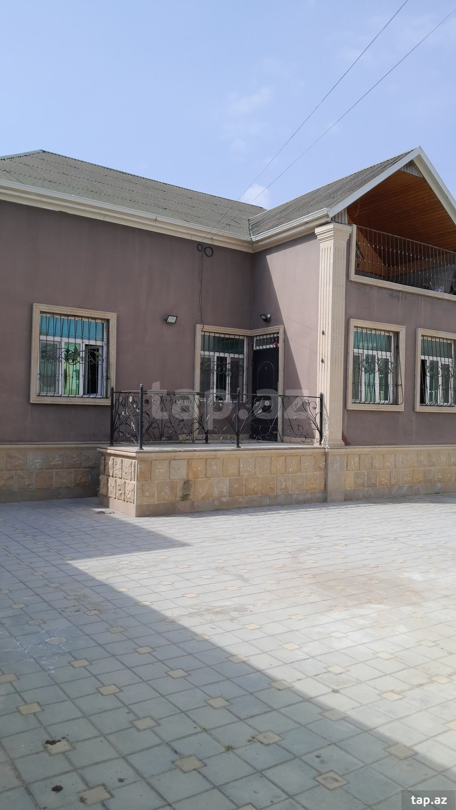 Həyət evi, Binə qəs. (2)