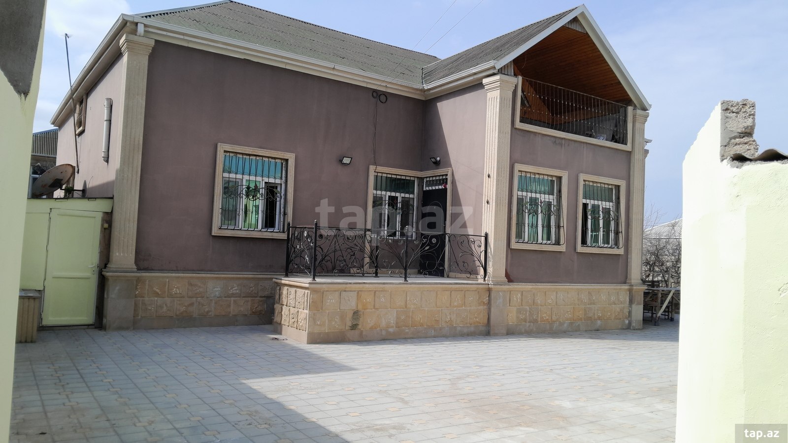 Həyət evi, Binə qəs.