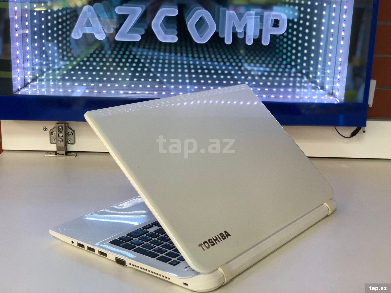 Noutbuk Toshiba (2)
