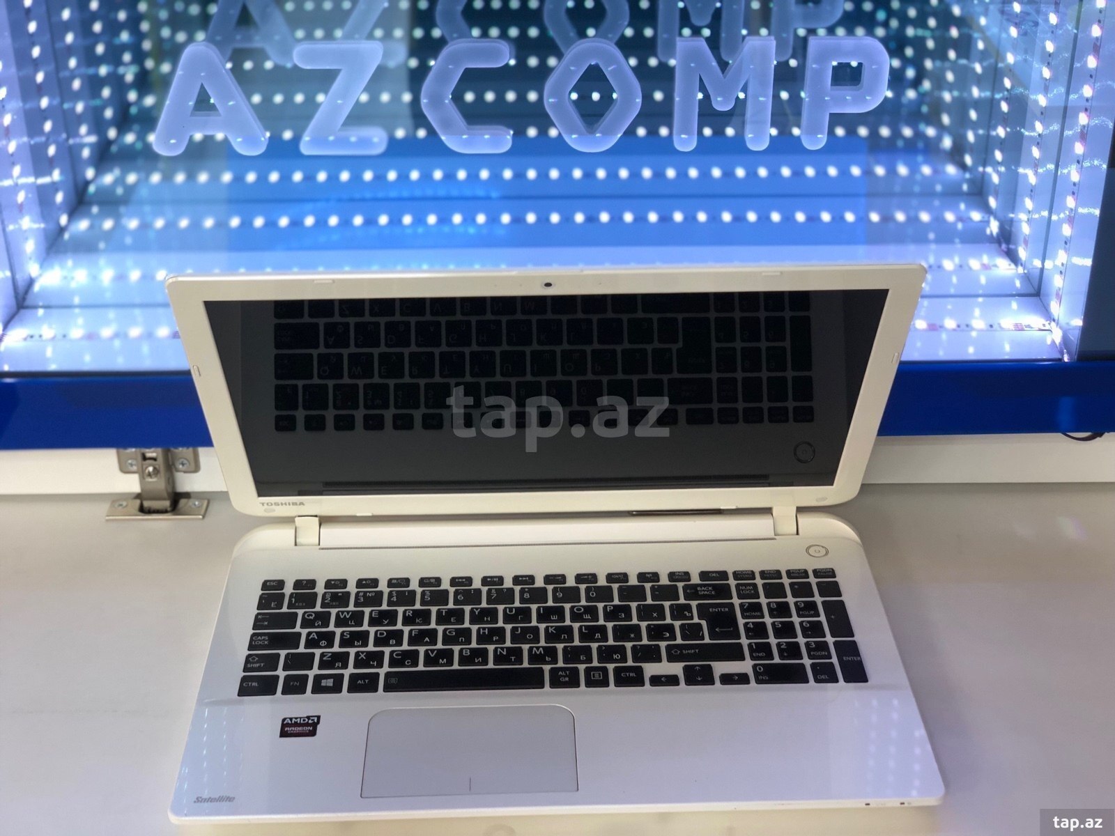Noutbuk Toshiba (3)