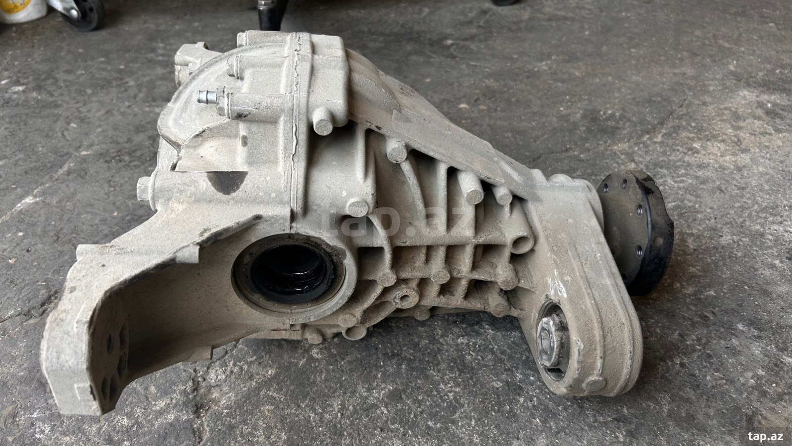 Jeep Grand Cheroke arxa körpüsü
