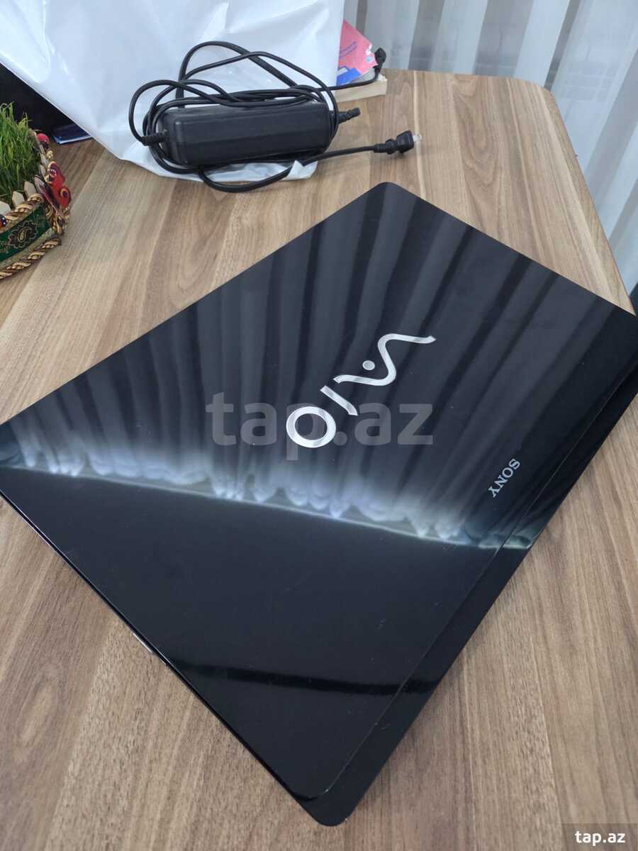 Sony Vaio VPC-F215FX (2)