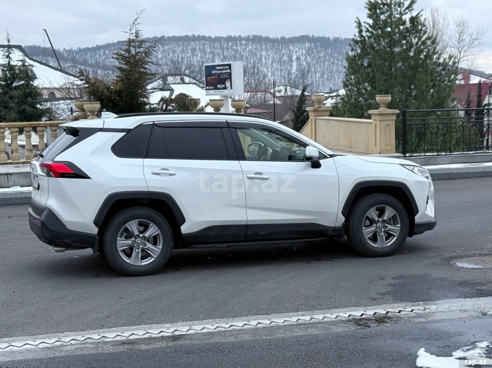 Toyota RAV 4, 2023 il (10)
