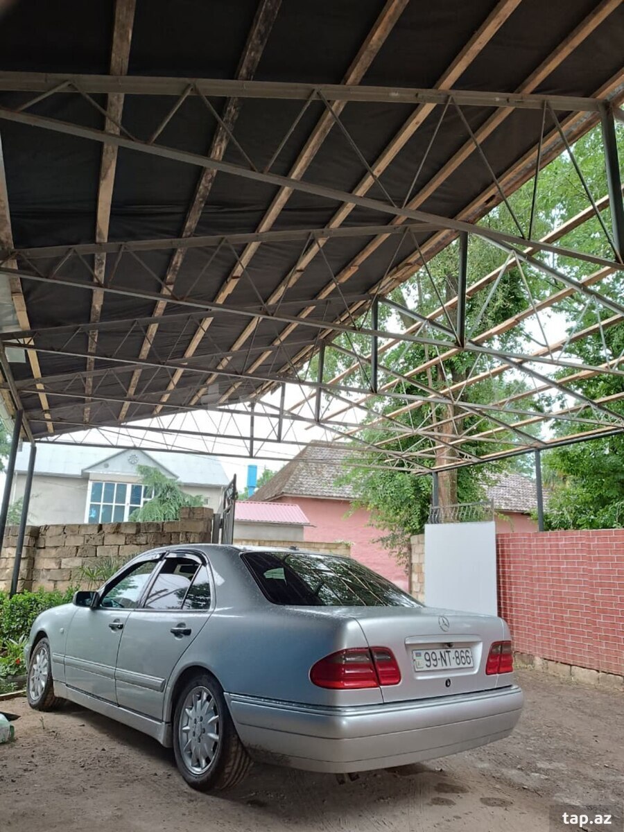 Mercedes E 240, 1998 il (11)