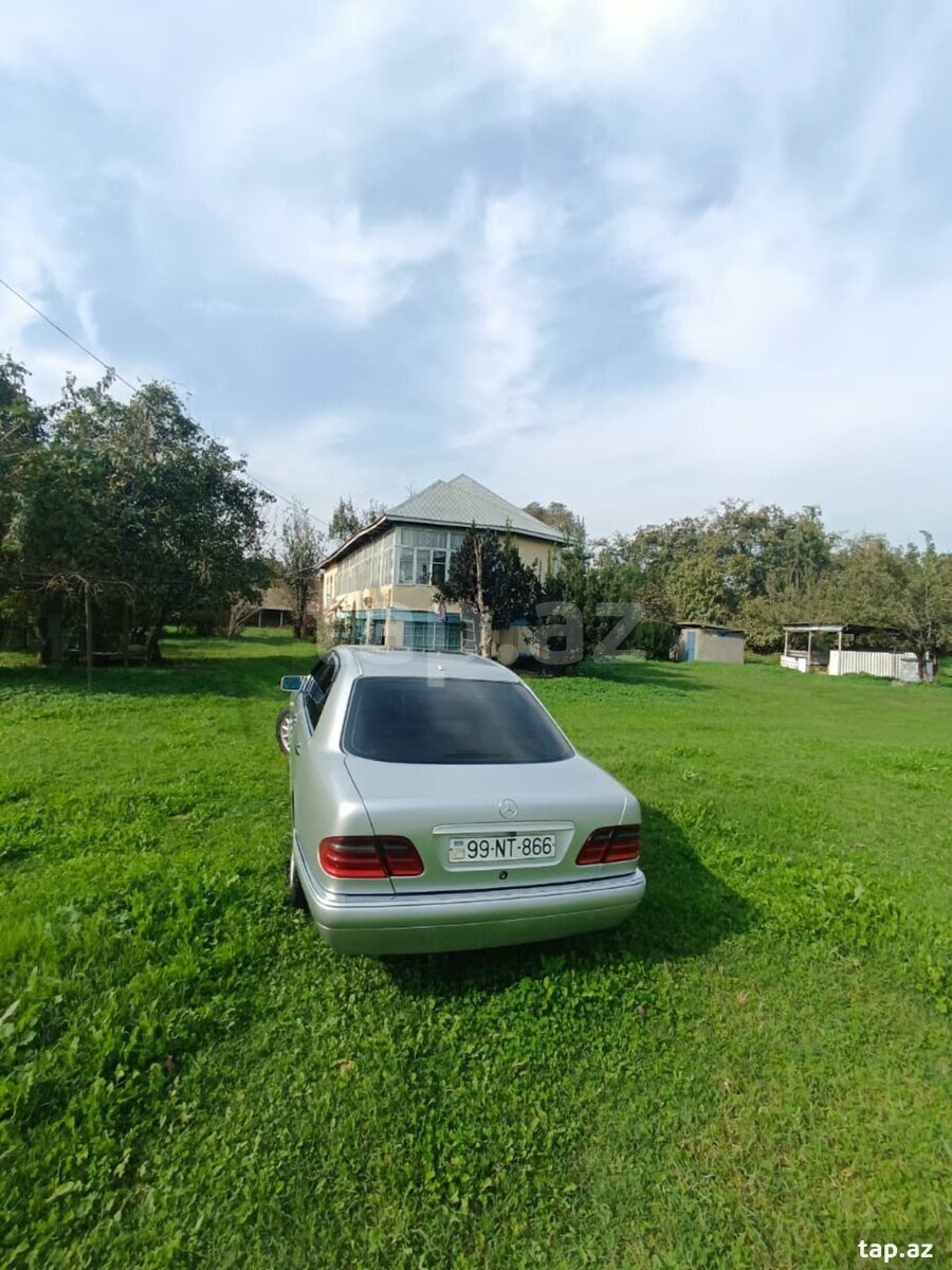 Mercedes E 240, 1998 il (9)