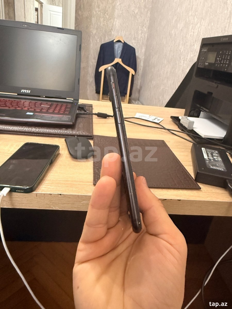 Apple iPhone 7 Jet Black 128GB (3)