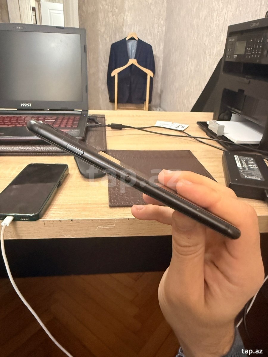 Apple iPhone 7 Jet Black 128GB (2)