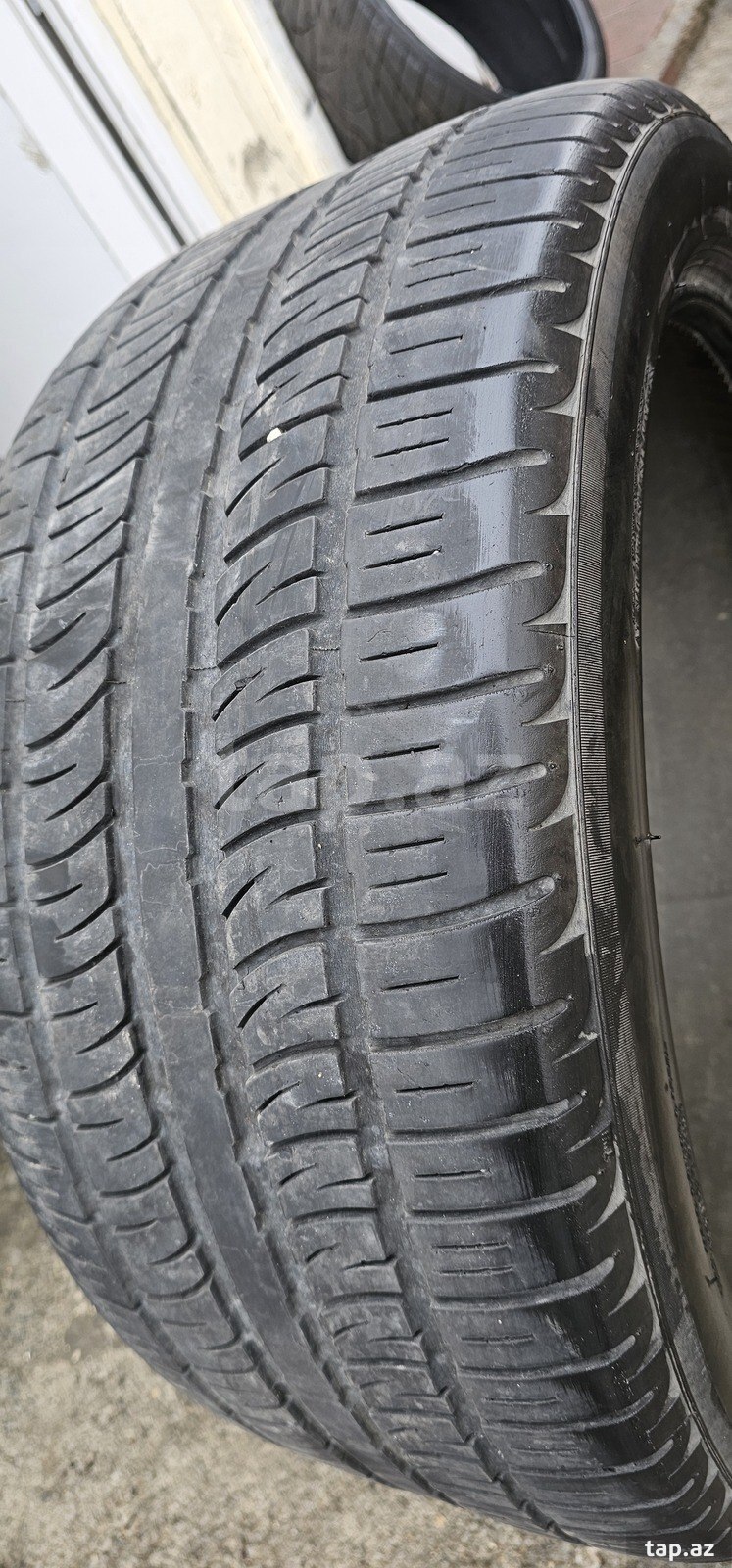 Pirelli təkəri 275/40 R20