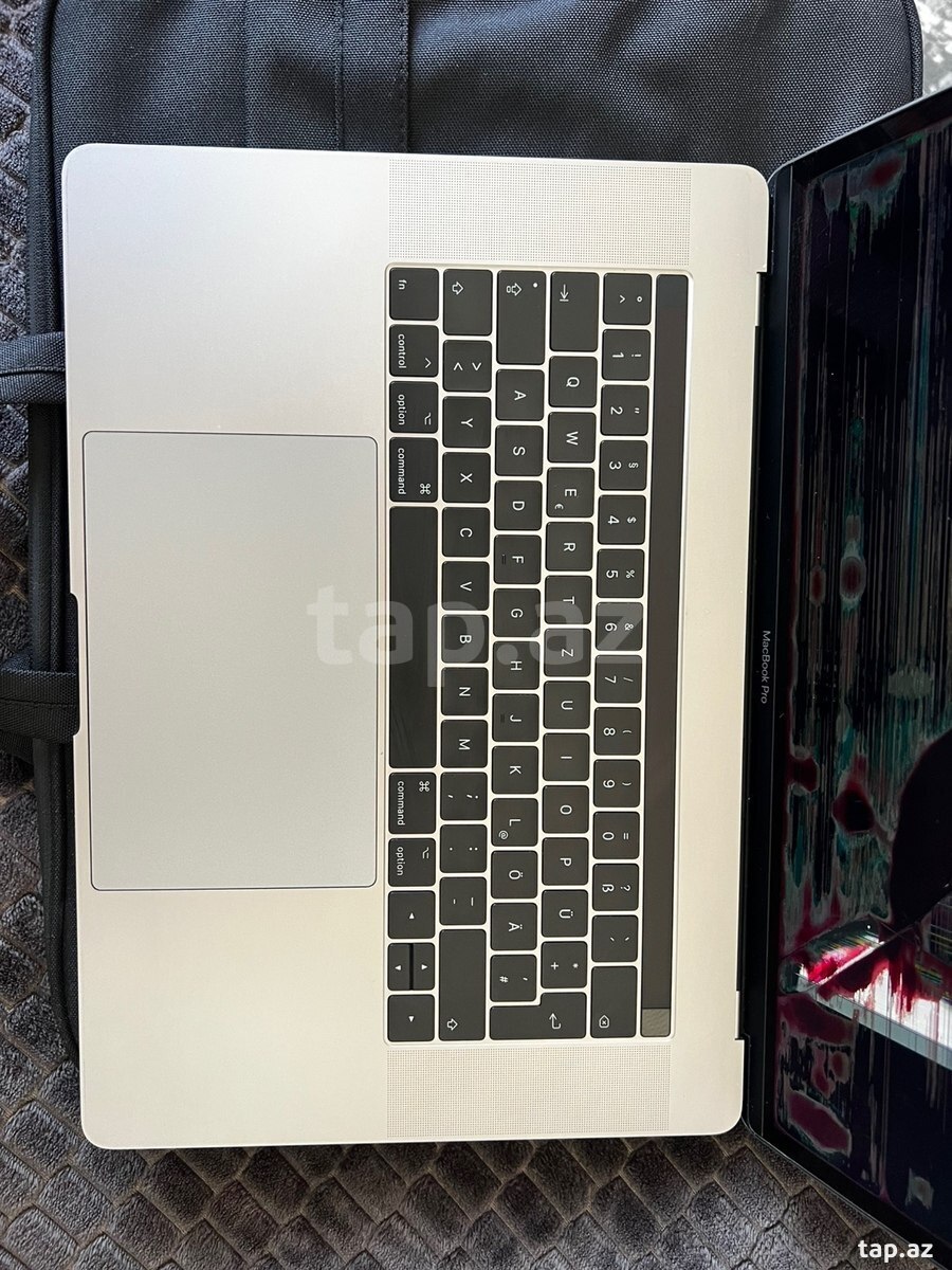 Apple Macbook Pro  (2)