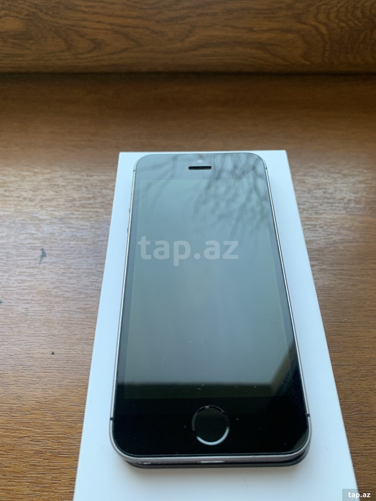 Apple iPhone SE Space Gray 64GB (2)