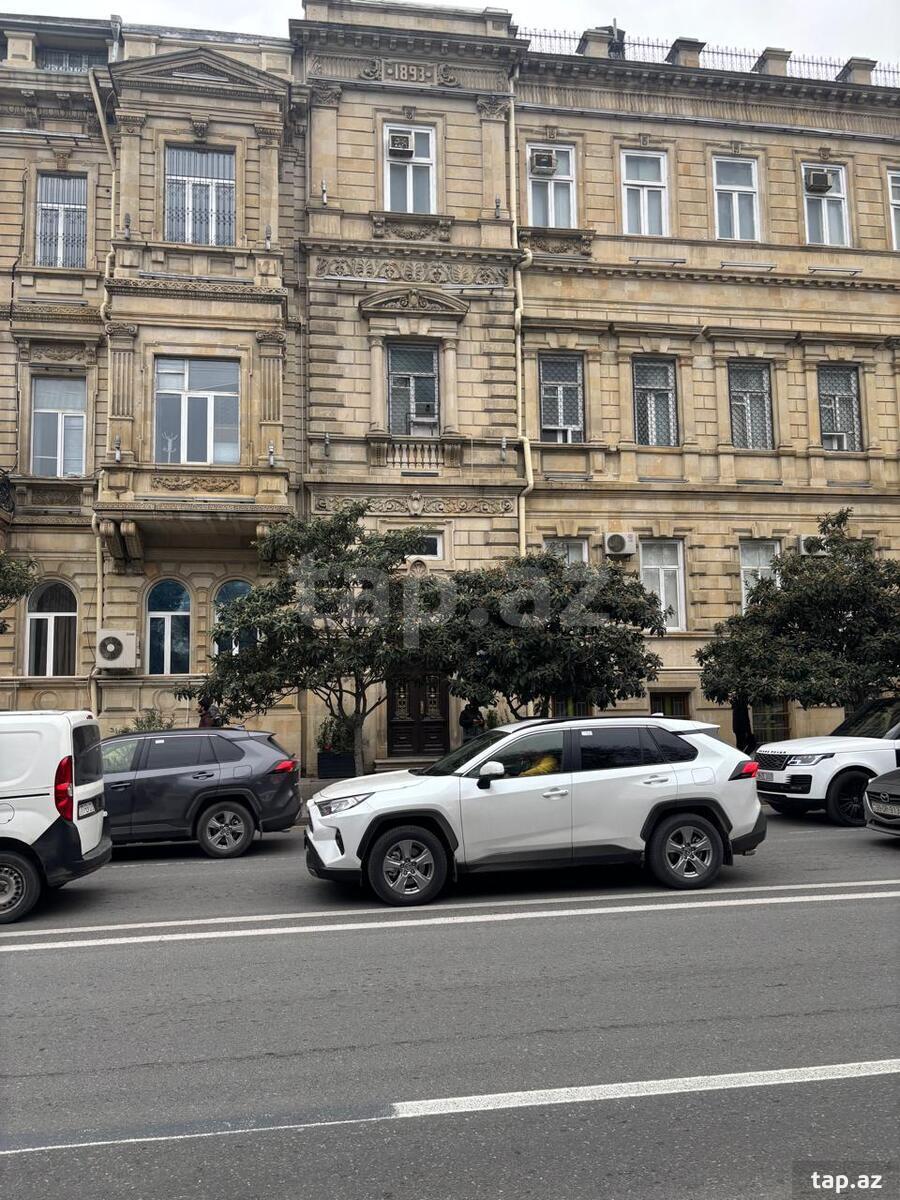 Ofis icarəyə verilir, İçəri şəhər m.