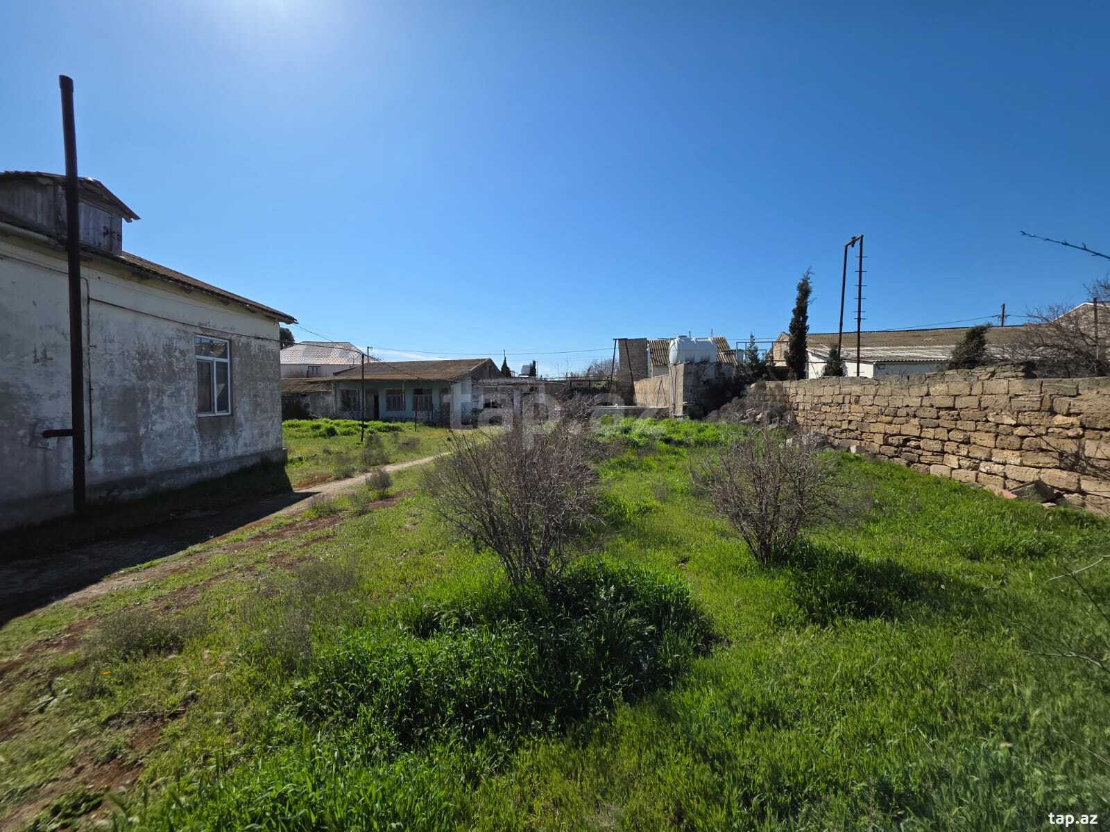 Torpaq satılır, Bakı