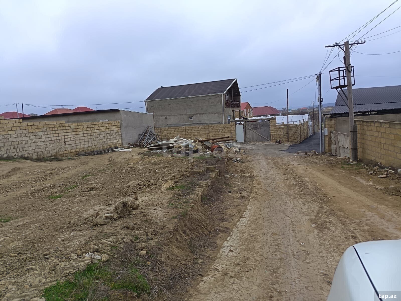 6 sot torpaq sahəsi, Saray qəs.