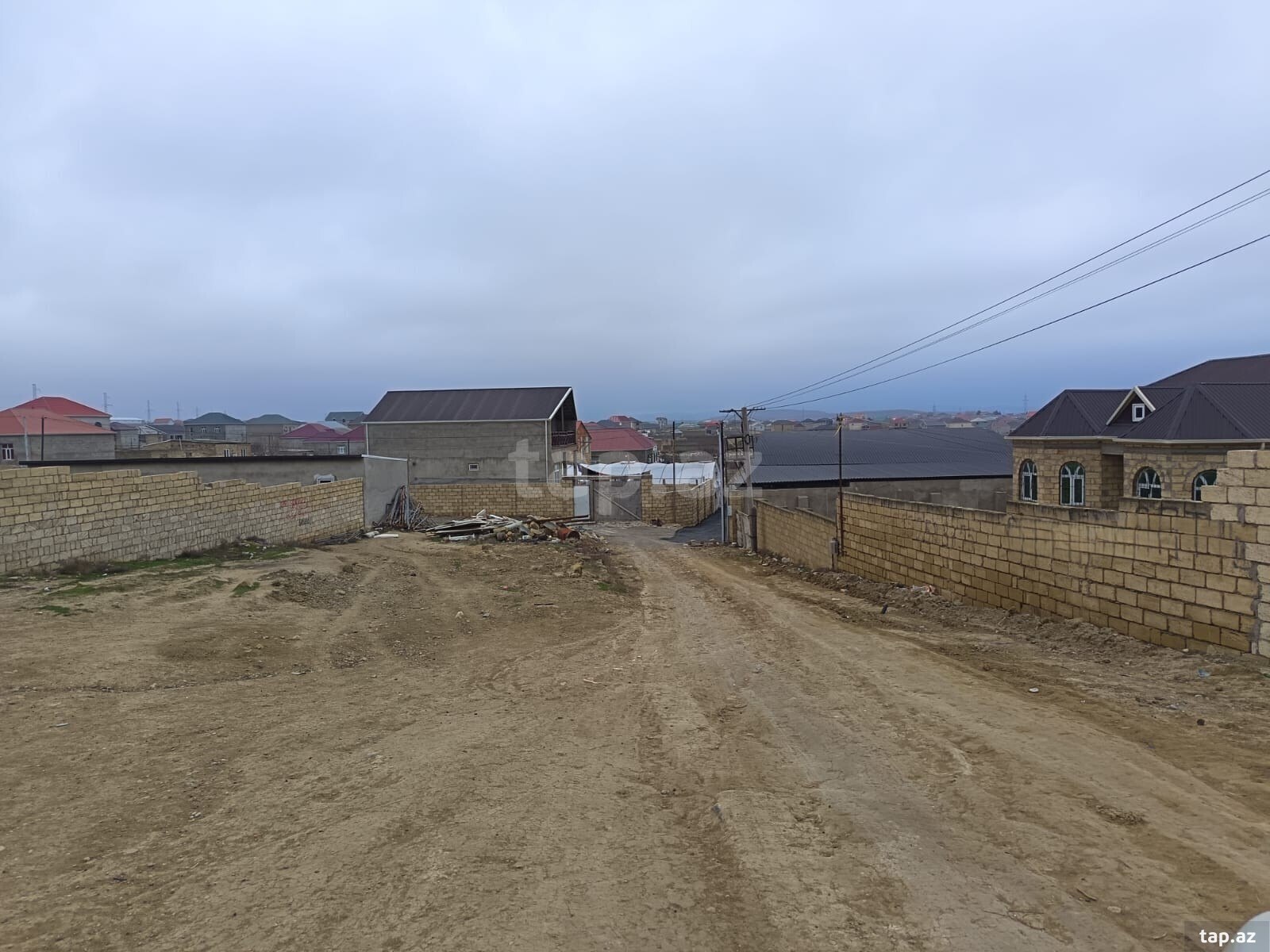 6 sot torpaq sahəsi, Saray qəs. (3)