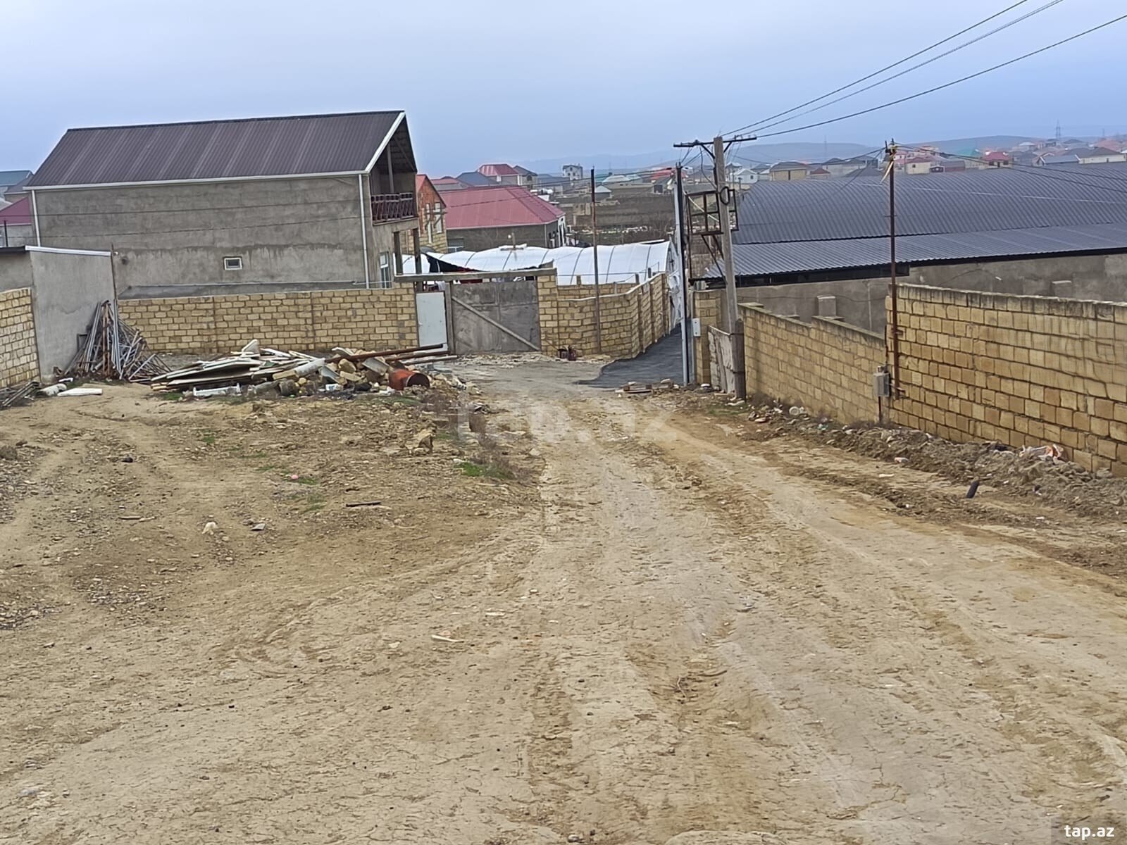 6 sot torpaq sahəsi, Saray qəs. (9)