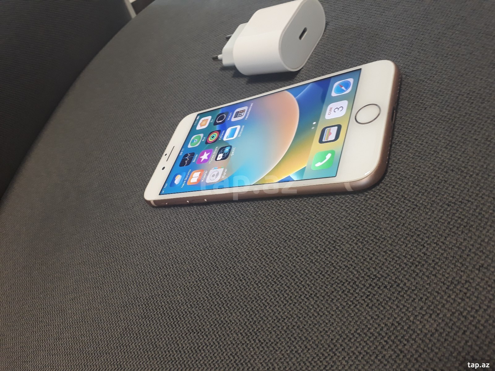 Apple iPhone 8 Gold 64GB (5)