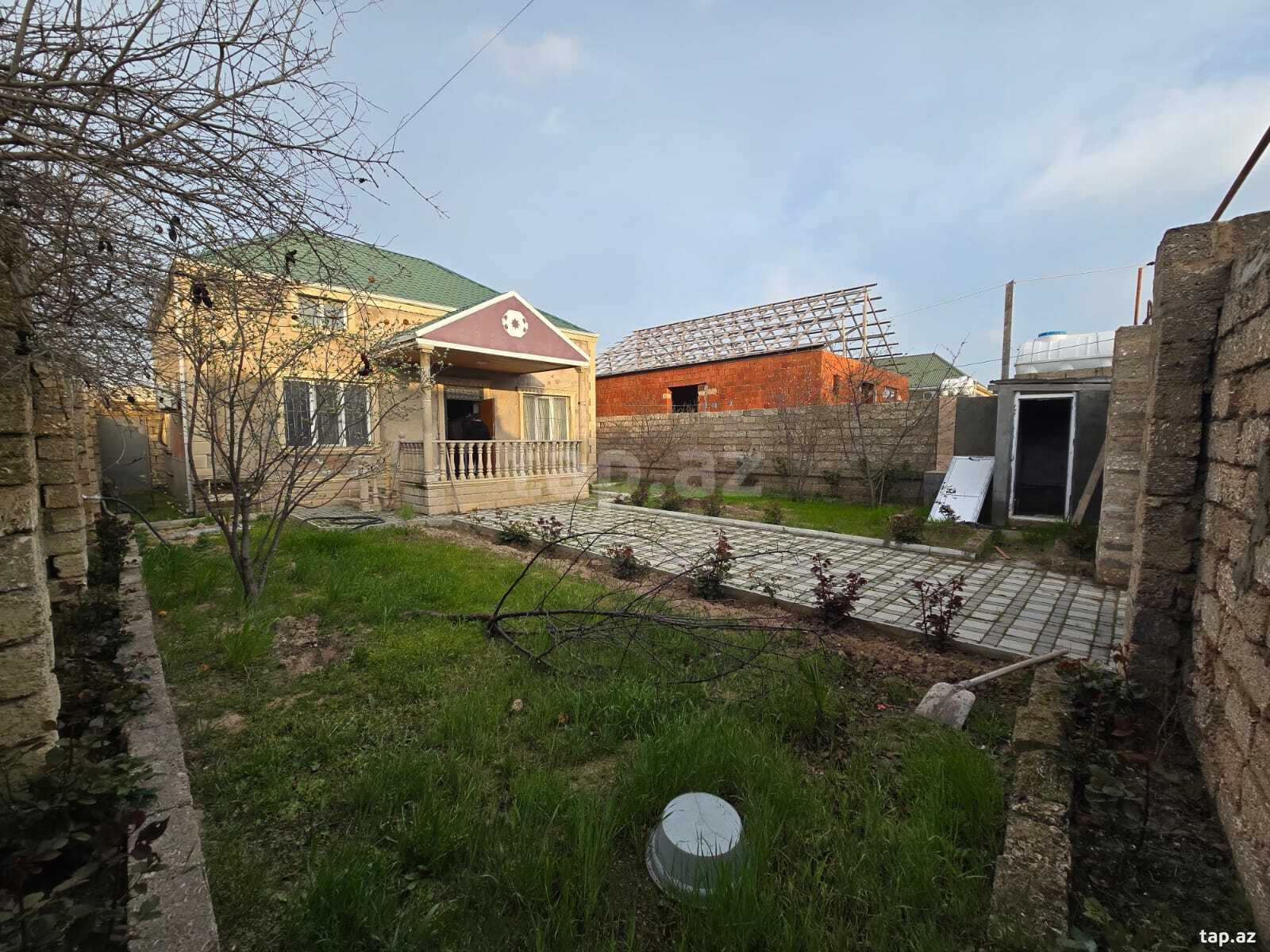 Həyət evi, Binə qəs. (2)