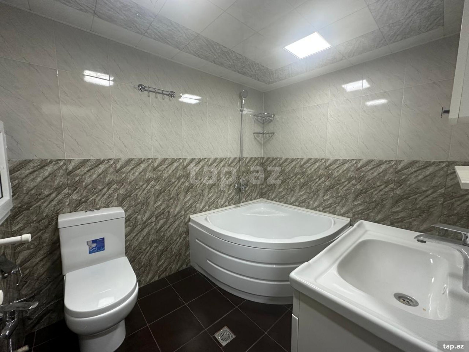 3-otaqlı yeni tikili, Ə. Əliyev küç., 130 m²