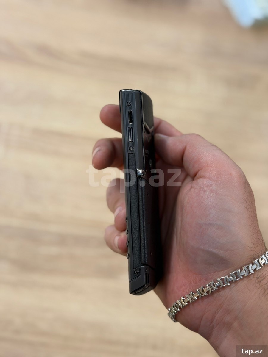 Vertu Signature S Design Pure Black 4GB (2)