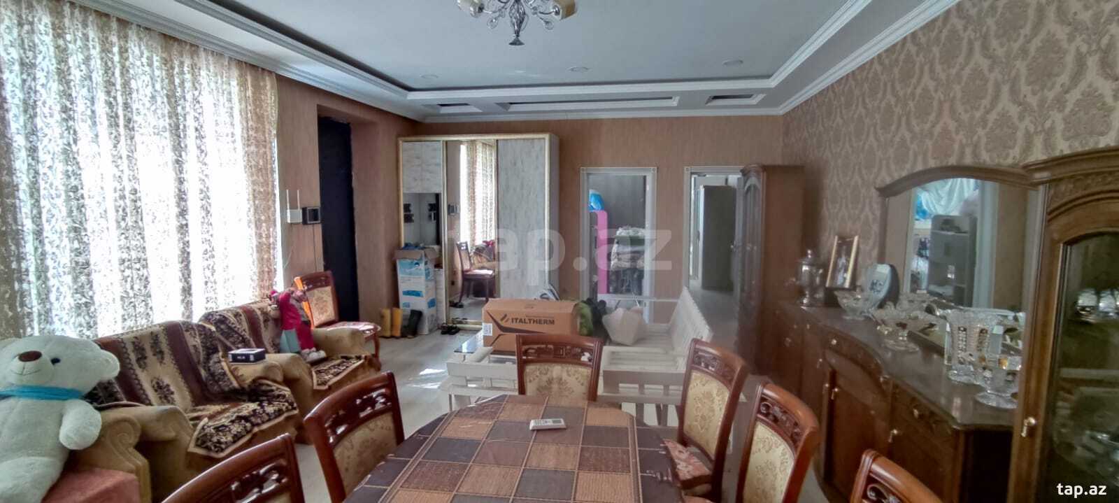 Həyət evi, Novxanı qəs. (17)