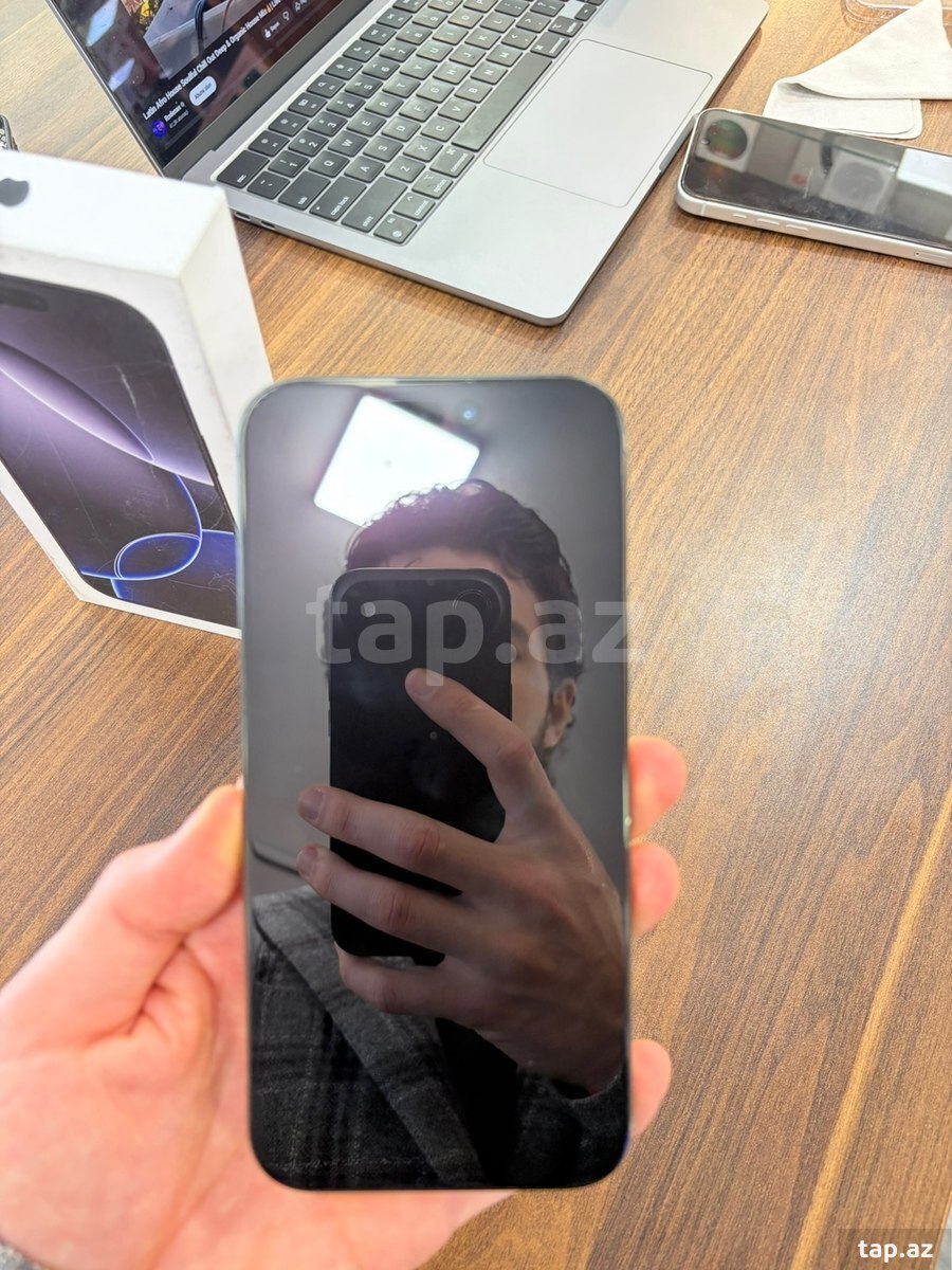 Apple iPhone 16 Pro Max Black Titanium 1TB/8GB (3)