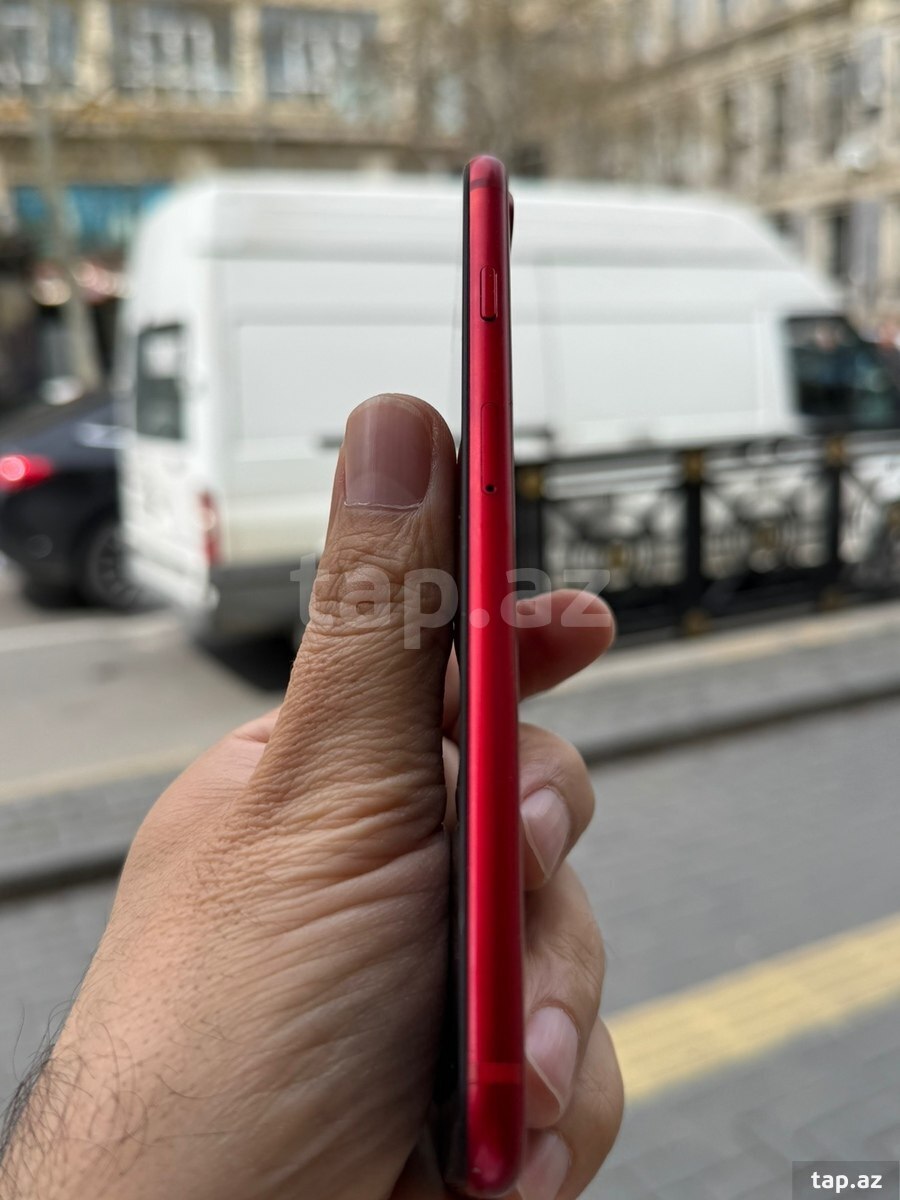 Apple iPhone 8 Plus Red 64GB (2)