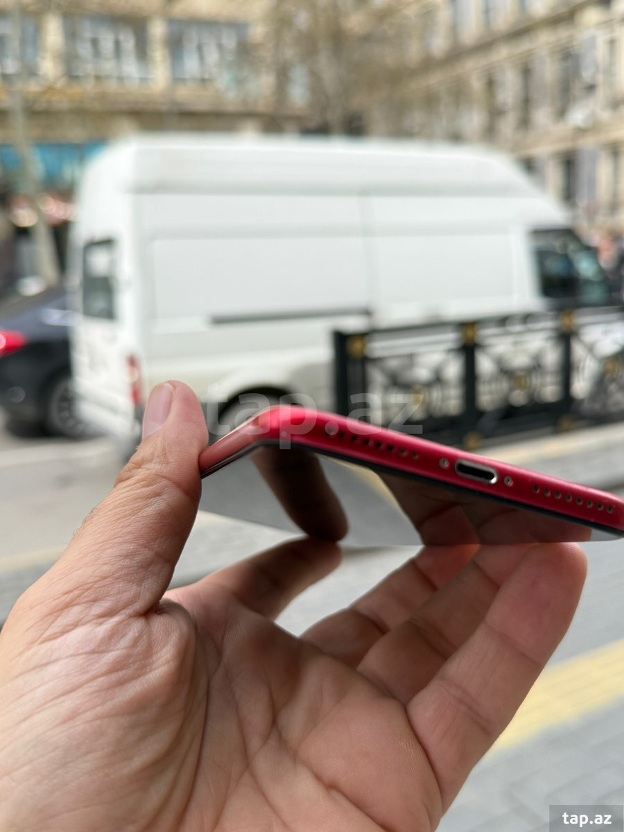 Apple iPhone 8 Plus Red 64GB (3)