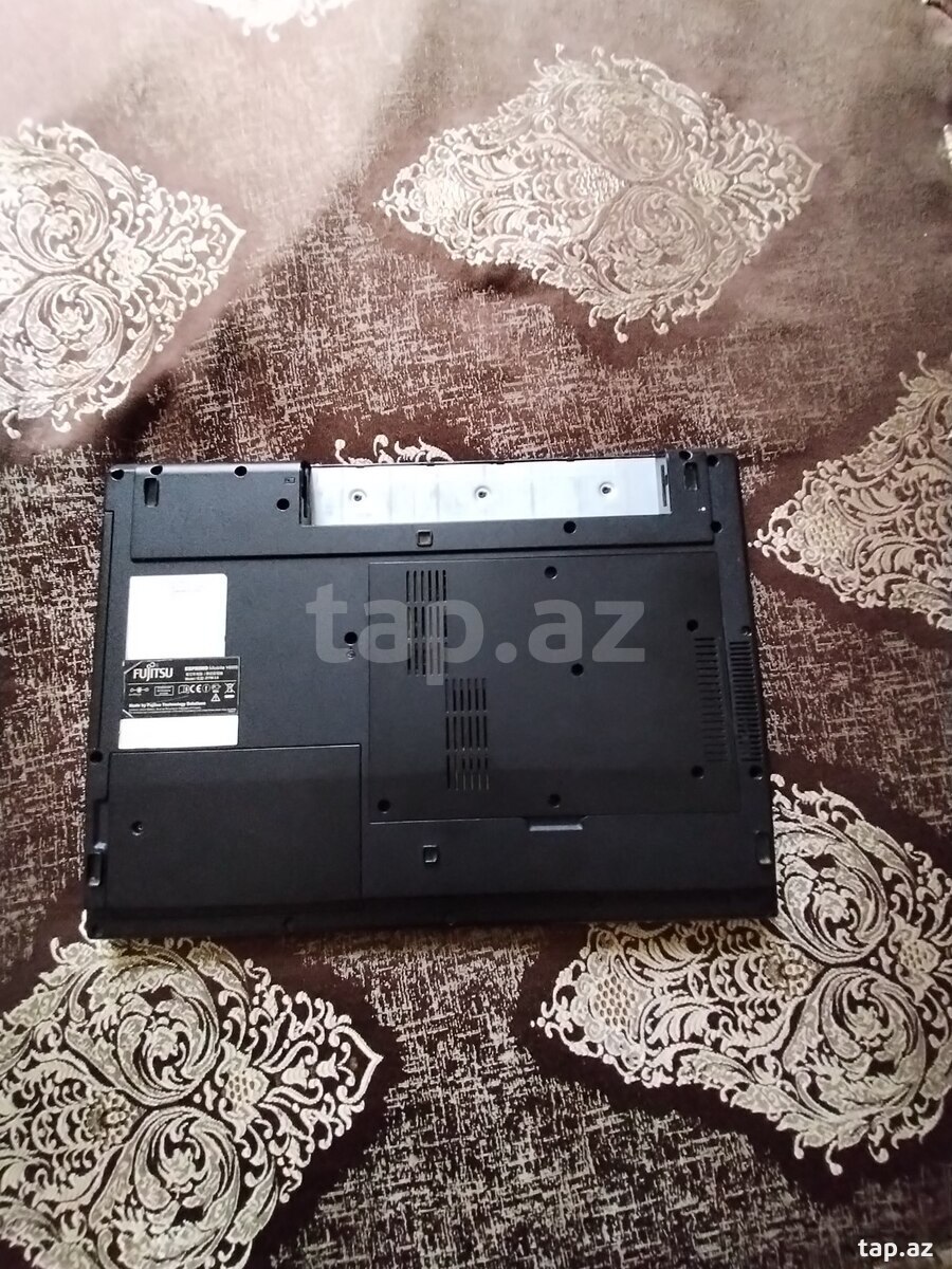 Noutbuk Fujitsu (3)