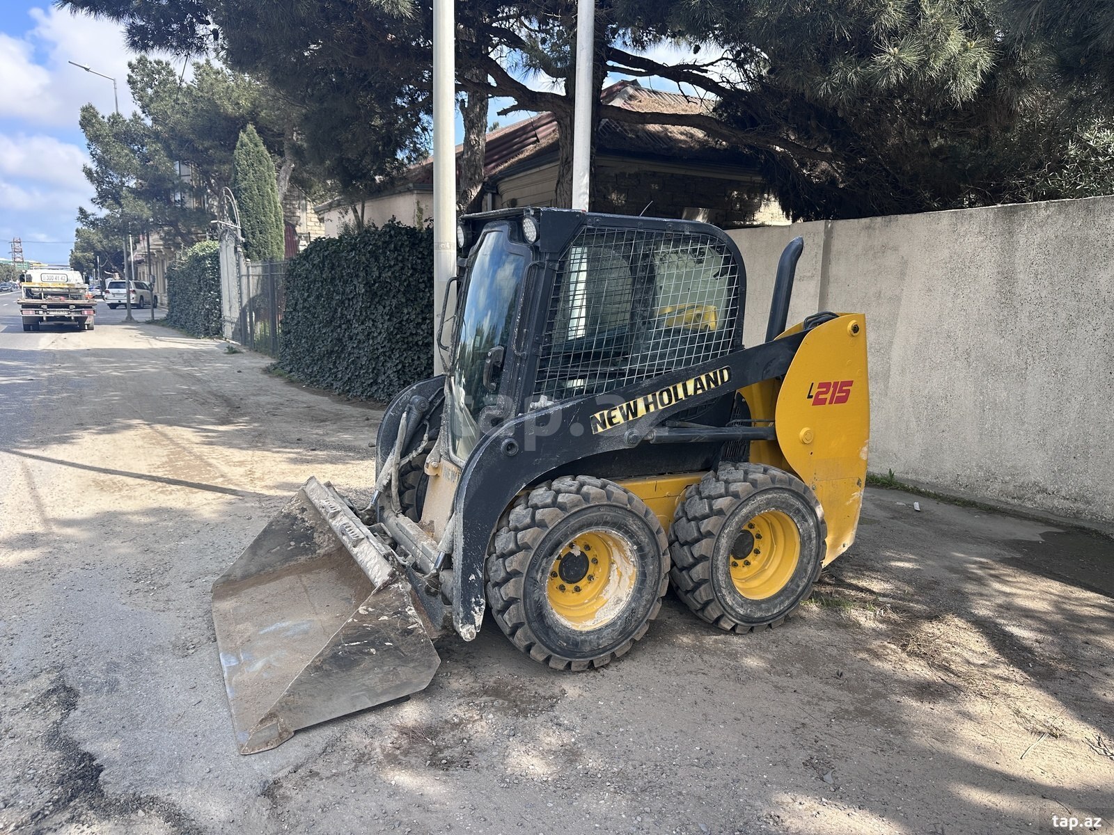 New Holland L215 (3)