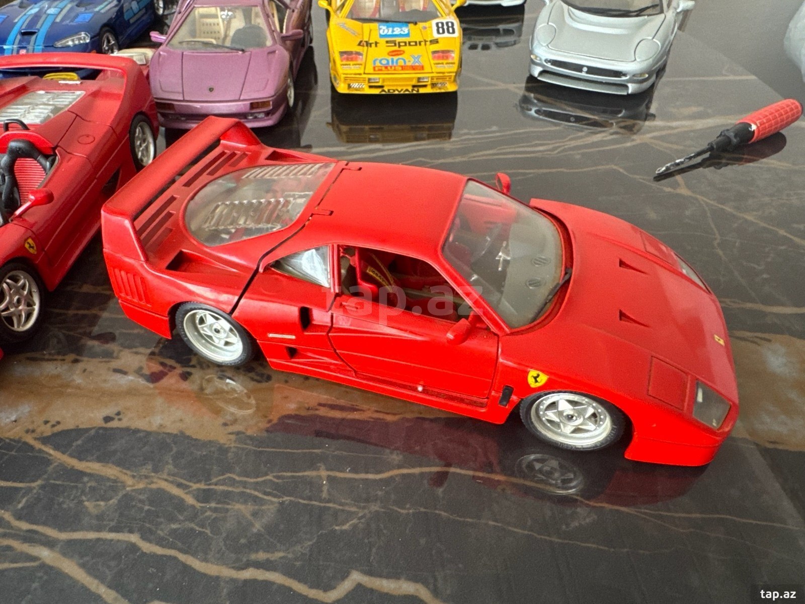 Ferrari F40 1987 1/18 modeli (4)
