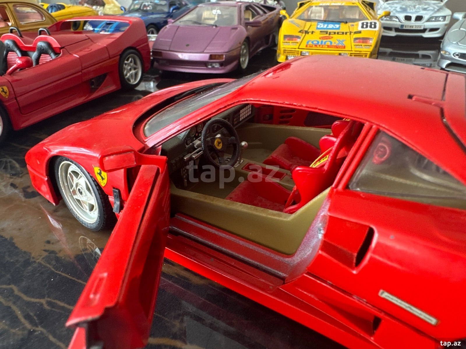Ferrari F40 1987 1/18 modeli (5)