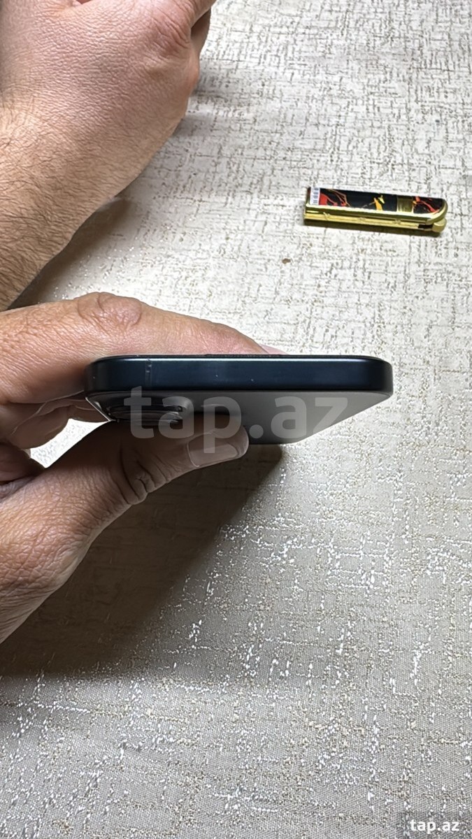 Apple iPhone 16 Black 128GB/8GB (2)