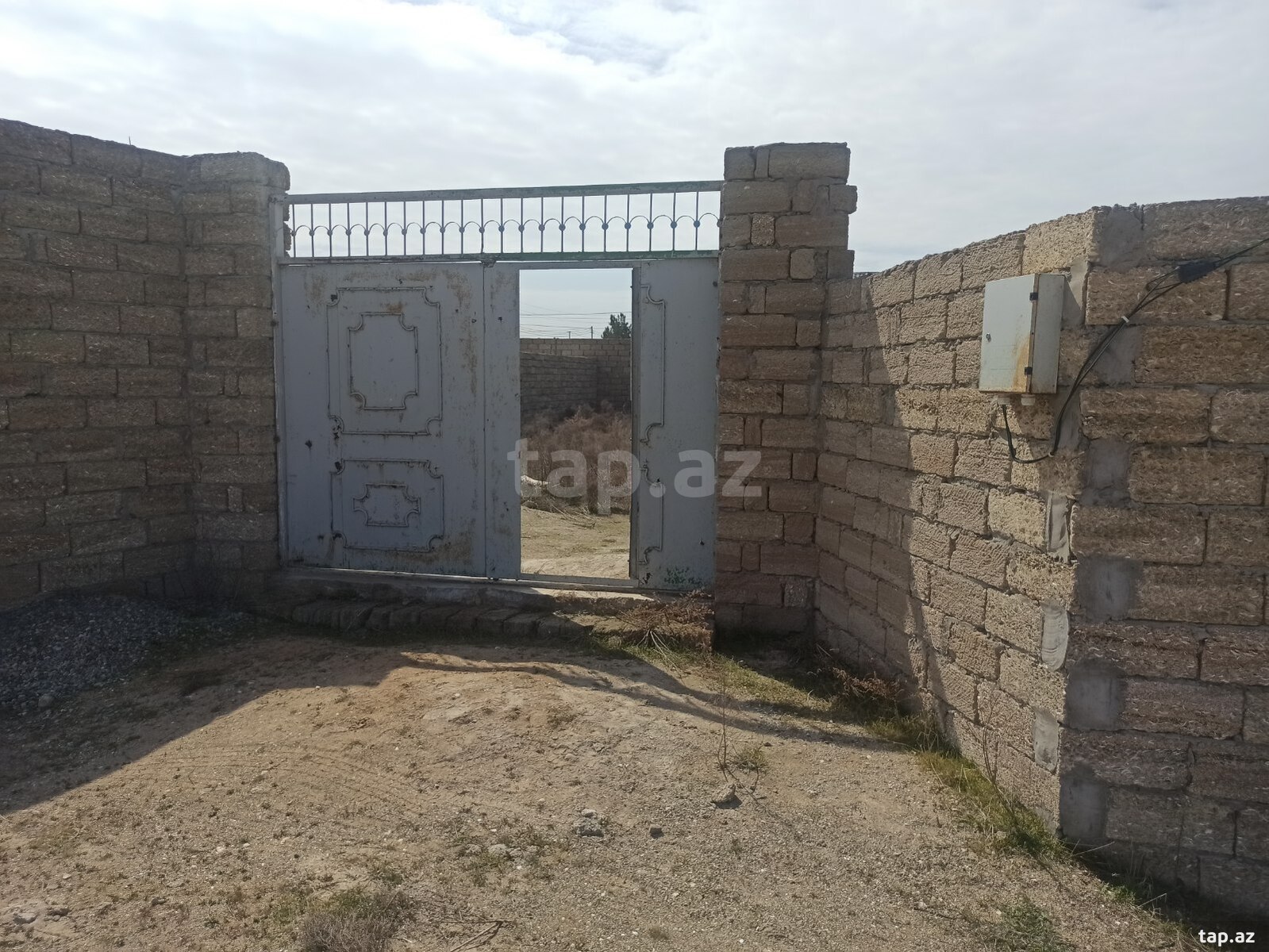 Torpaq satılır, Bakı