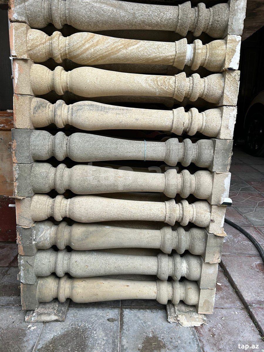 Daş sütunlar