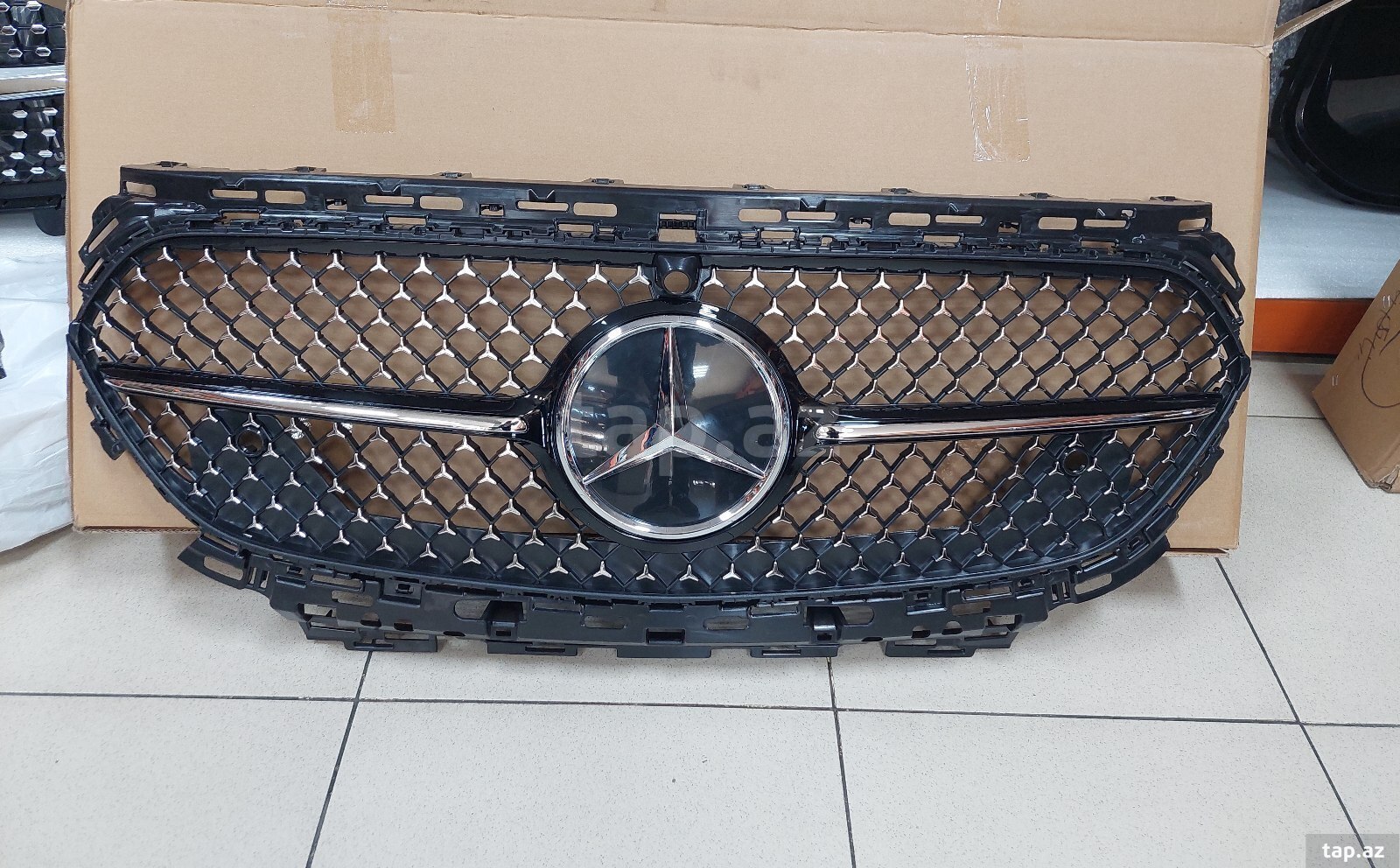 Mercedes E 214 Radiator barmaqlığı