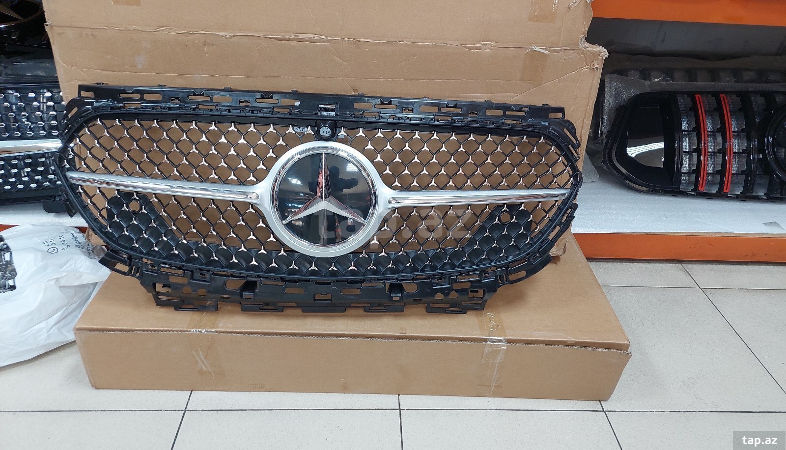 Mercedes E 214 Radiator barmaqlığı (11)