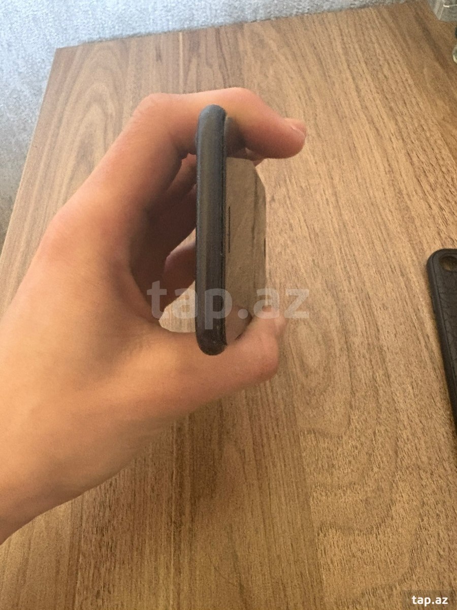 Apple iPhone 7 Jet Black 32GB (5)