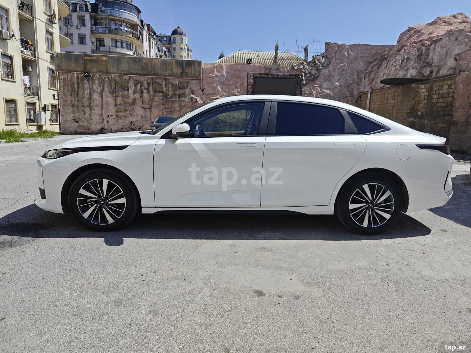 Changan Qiyuan A05, 2024 il (7)
