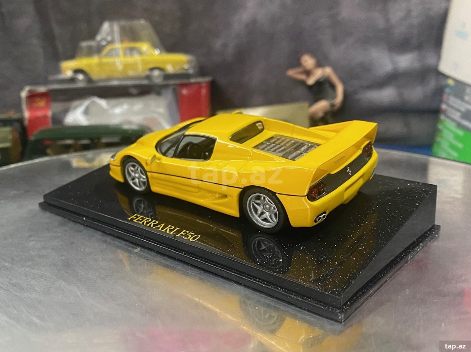 Коллекционная модель Ferrari F50 yellow 1995  (10)