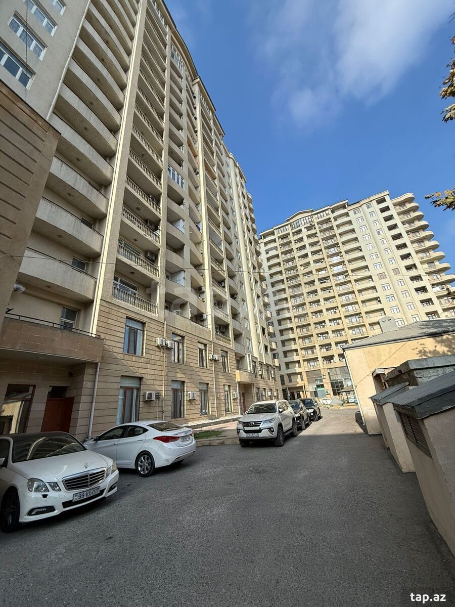 3-otaqlı yeni tikili, 8 Noyabr m., 165 m²