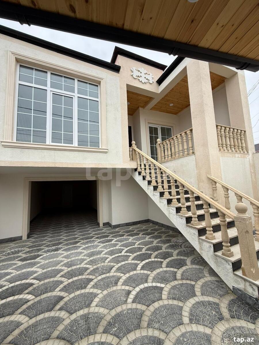 Həyət evi, Elton İsgəndərov küç. (10)