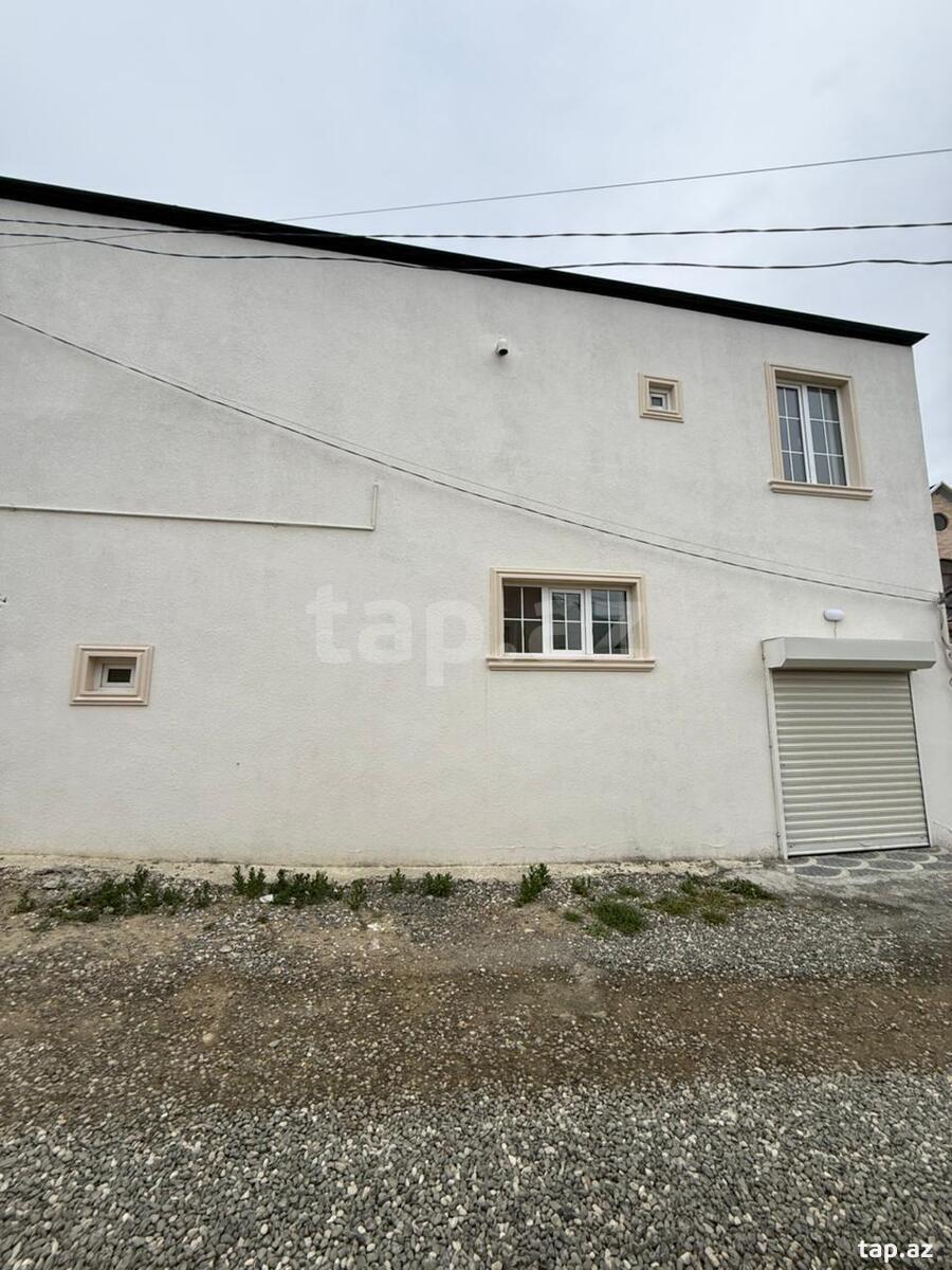 Həyət evi, Elton İsgəndərov küç. (11)